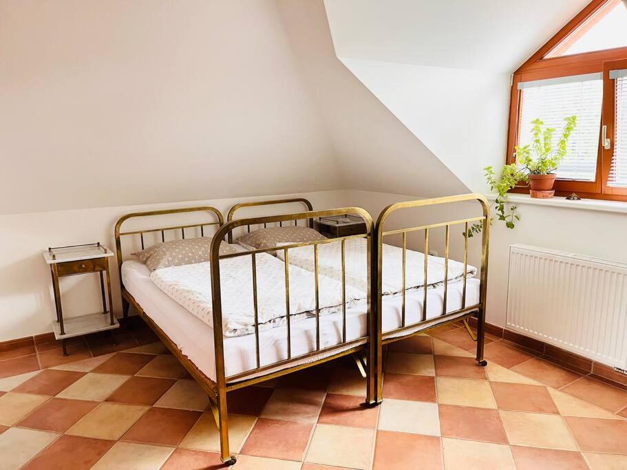 Apartman Se Zahradou 20 Minut Do Centra Prahy Ořech Buitenkant foto
