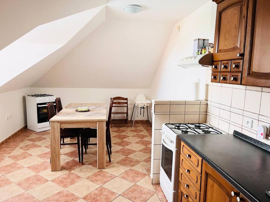 Apartman Se Zahradou 20 Minut Do Centra Prahy Ořech Buitenkant foto