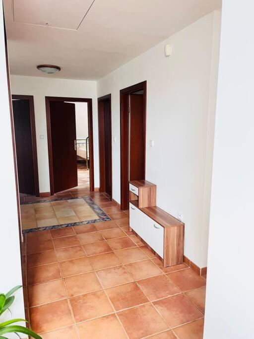 Apartman Se Zahradou 20 Minut Do Centra Prahy Ořech Buitenkant foto